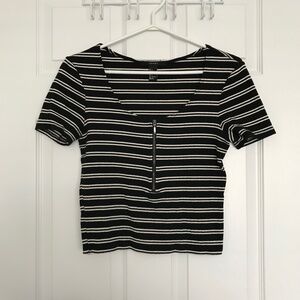 FOREVER 21 Scoop Neck Zipper Top L Black White Horizontal Stripes Short Sleeve